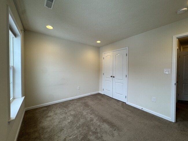 Building Photo - 3339 Sun Ct