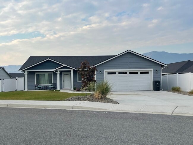 Primary Photo - 170 Manzanita Dr