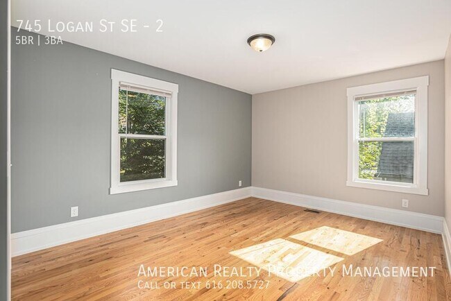 Building Photo - 745 Logan St SE