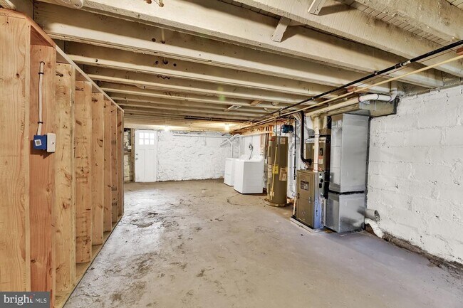 Building Photo - 19 N Morley St