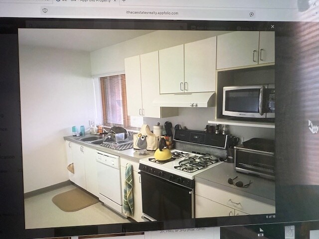 Building Photo - 1047 Danby Rd