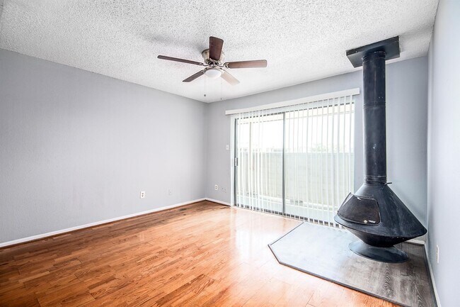 Building Photo - 3085 Walnut Bend Ln