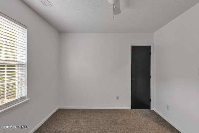 Building Photo - 854 Jim Blake Rd
