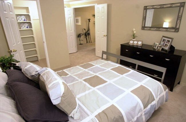 Building Photo - 1 br, 1 bath Townhome - Foxcroft of Shelby...