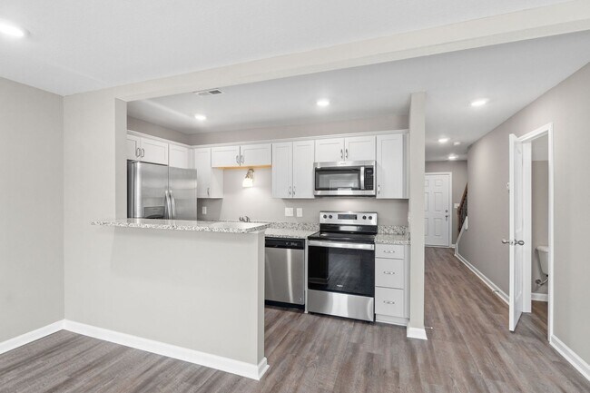 Building Photo - Two Bedroom with Garage on Exit 11!