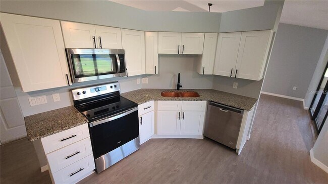 Building Photo - 13 Seaward Cir