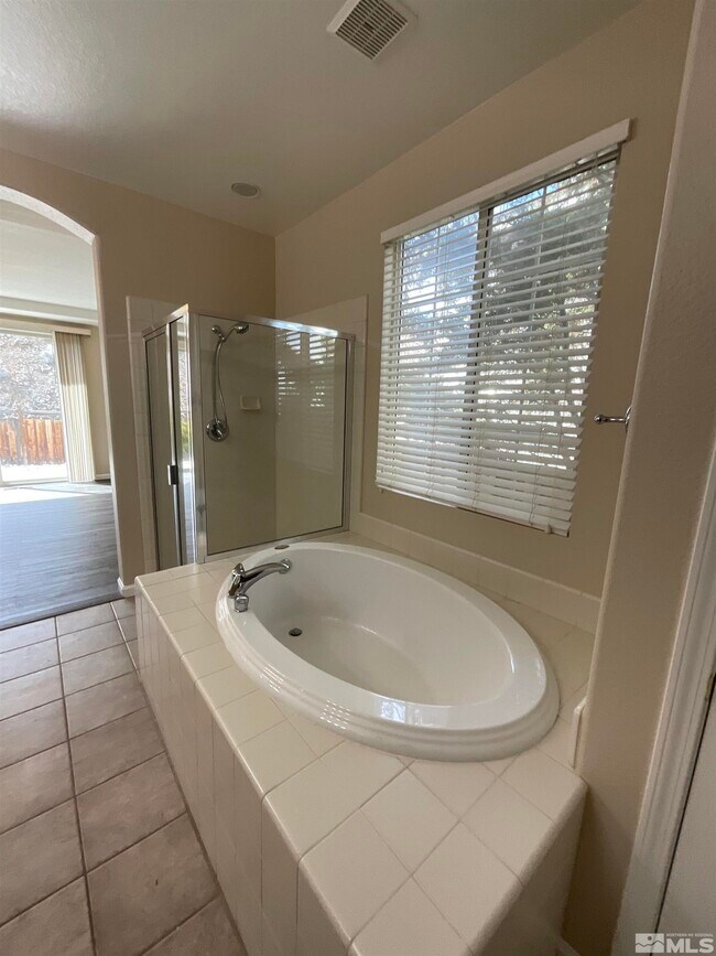 Building Photo - 2847 Falcon Ridge Dr