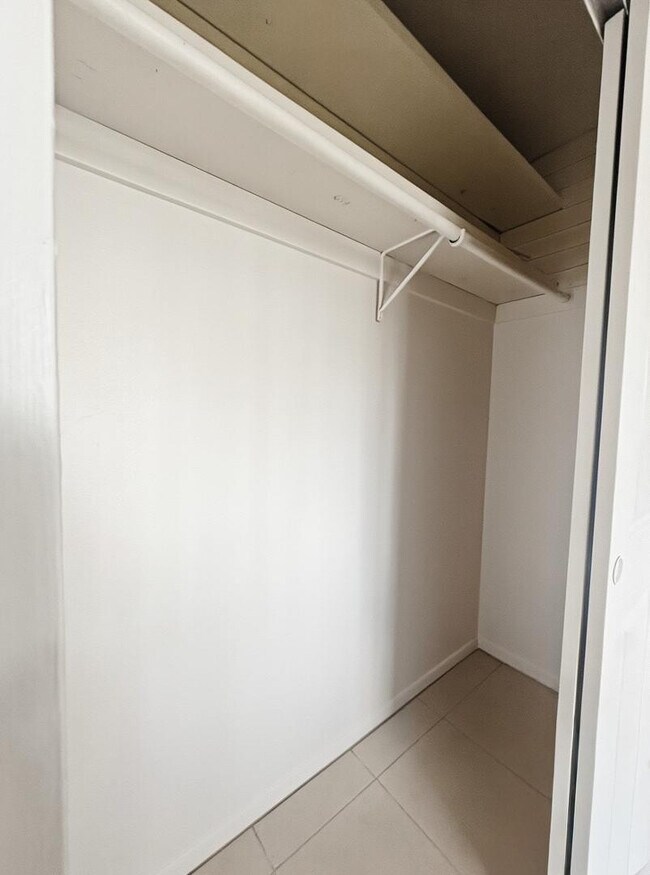 Building Photo - 1248 E Bishop Dr