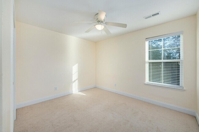 Building Photo - 520 Crossland Dr