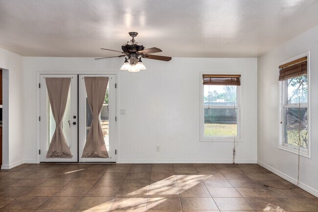 Building Photo - 2321 E Enid Cir