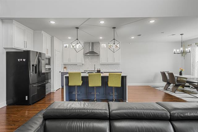 Building Photo - 913 Gingham St