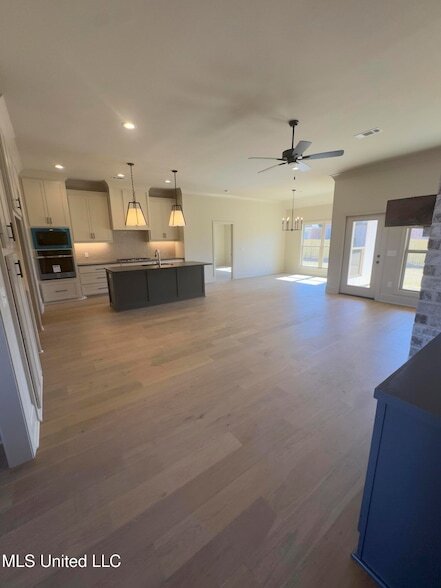 Building Photo - 107 Southern Oak Wy