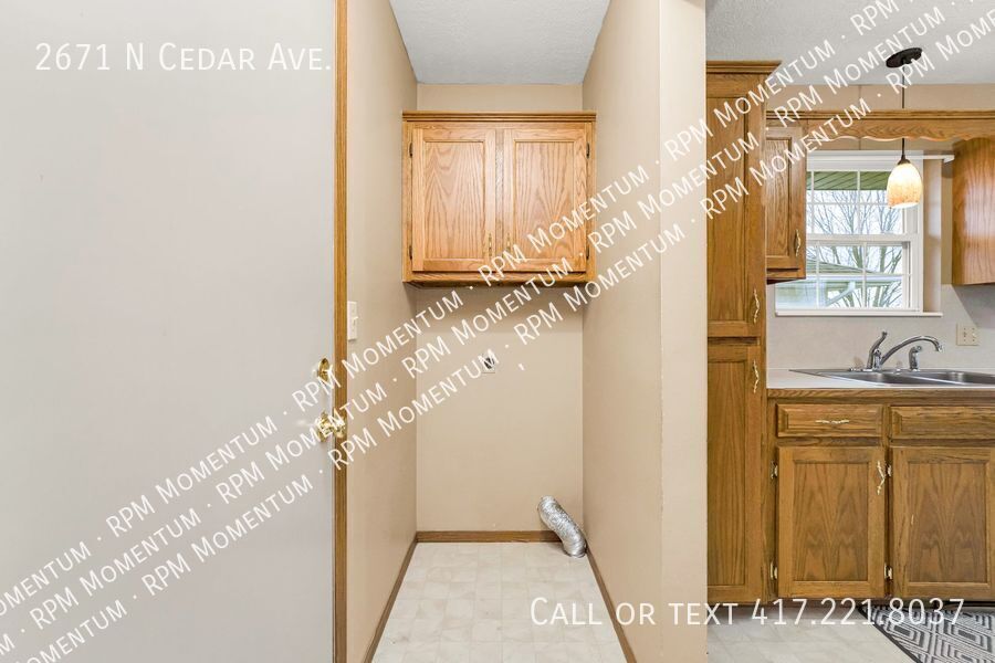 Building Photo - 2671 Cedar Ave