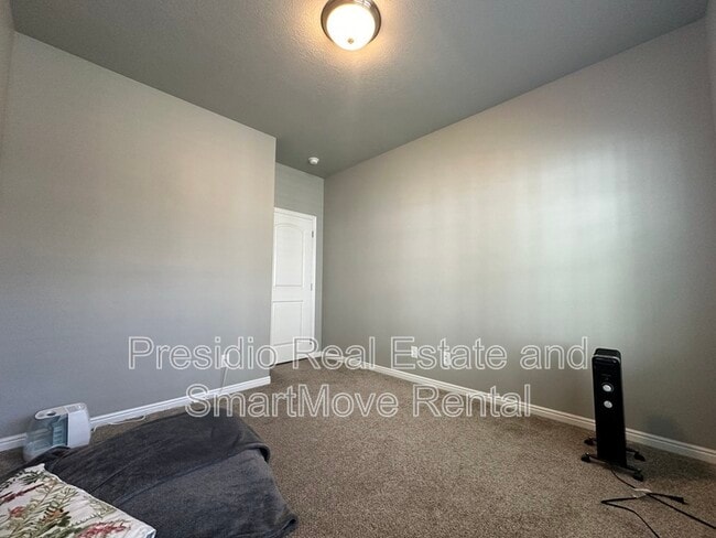 Building Photo - 10684 Wild Rice Dr