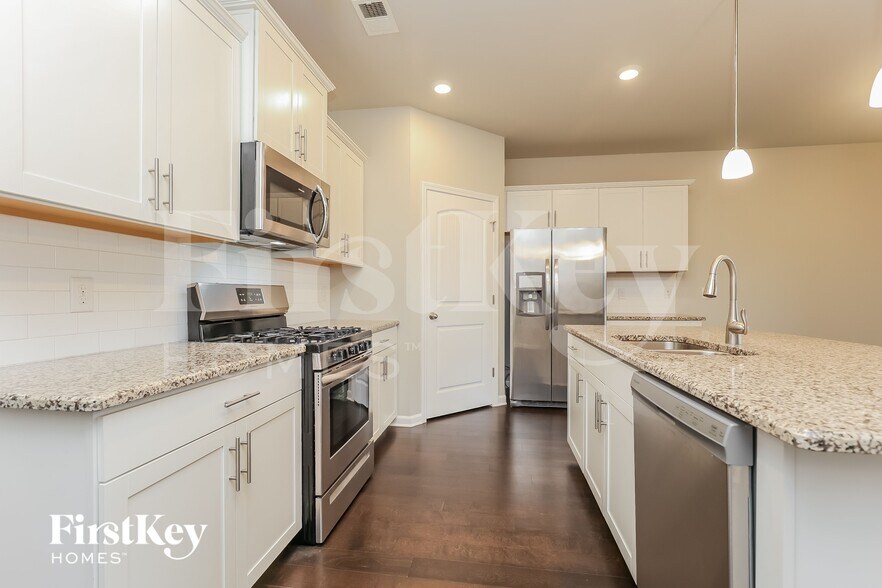 Building Photo - 4002 Grapevine Loop