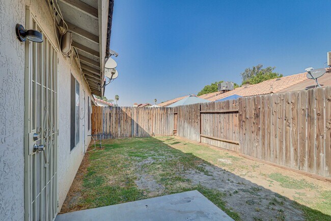 Building Photo - 4418 White Ln