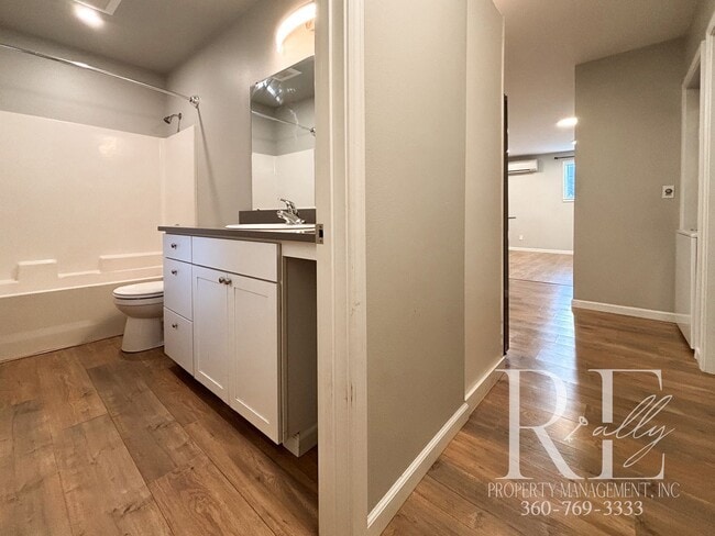 Building Photo - Quality Remodeled 2-Bed in Prime Location