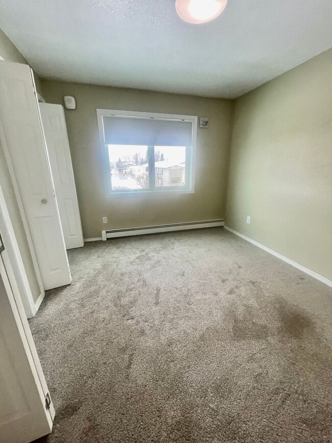 Building Photo - 329 E 14th Ave