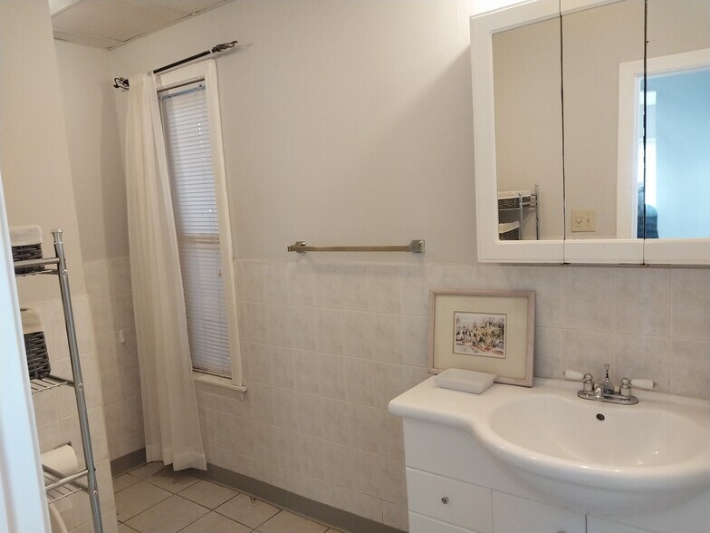 Building Photo - 7 Hillside Ave