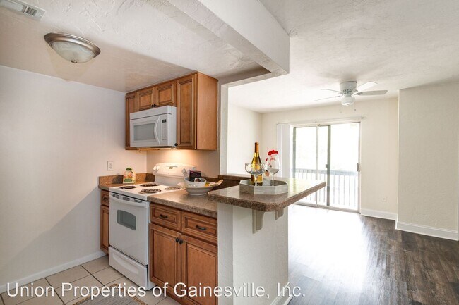 Building Photo - 1 br, 1 bath Apartment - 3555 SW 20th Avenue