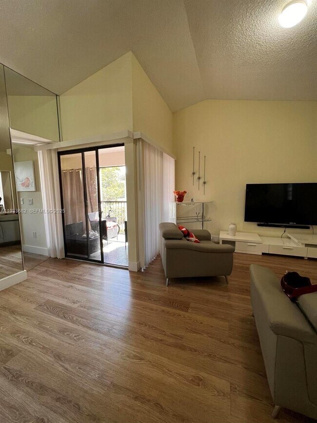 Building Photo - 1301 S Franklin Ave