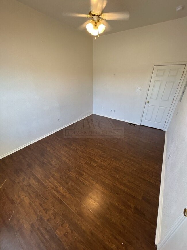 Building Photo - 4410 Jeff Scott Dr