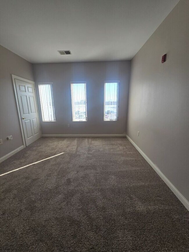 Building Photo - 1923 63rd St