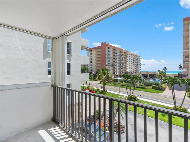 Building Photo - 1150 Hillsboro Mile