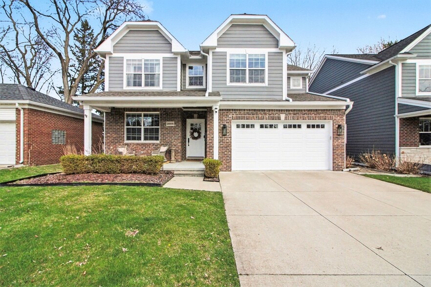 Building Photo - 3906 Hillside Dr