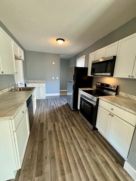 Building Photo - 627 N Division St