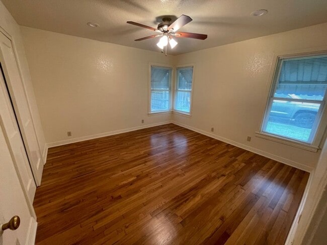 Building Photo - Nice single story home in East Ft. Worth