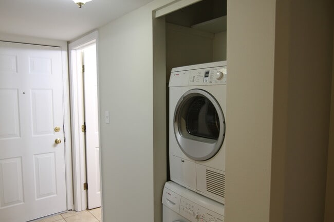 Building Photo - 960 Beau Dr