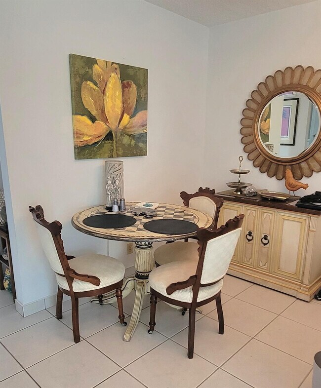 Building Photo - 1800 NE 39th Ct