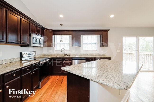 Building Photo - 7761 Sarah Dr