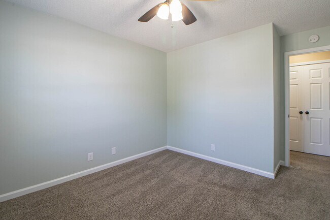 Building Photo - 207 Ruf Dr