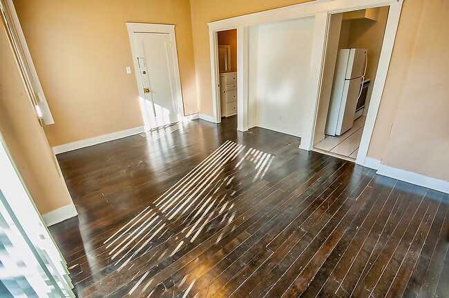 Building Photo - 2737 San Marino St