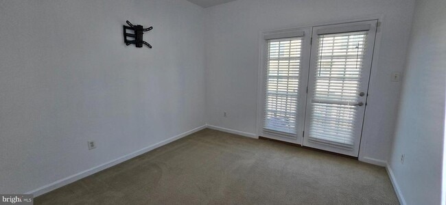 Building Photo - 5658 Virginia Ln