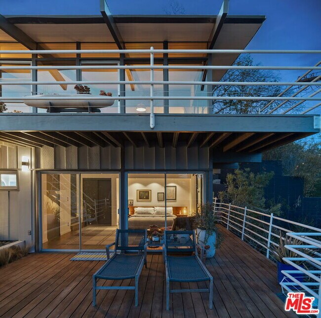 Building Photo - 2690 Hollyridge Dr