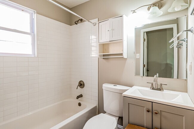 Building Photo - 2439 25th St SE