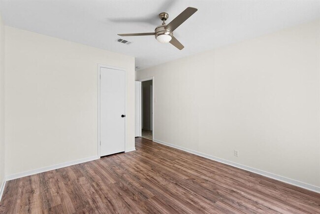 Building Photo - 301 Retha Dr