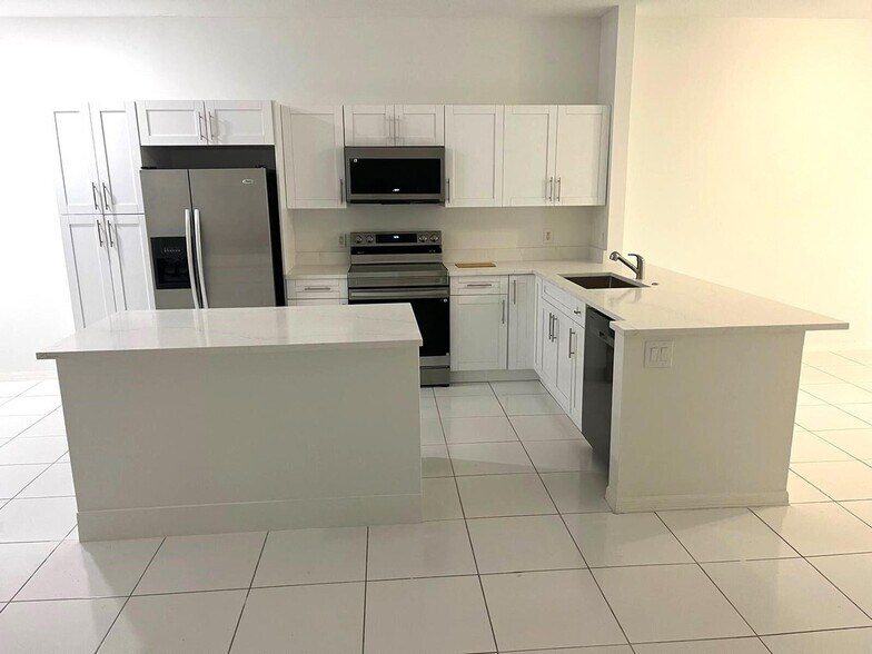 Building Photo - 3166 Via Poinciana