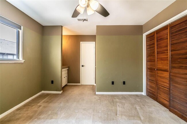 Building Photo - 2833 Panagard Dr