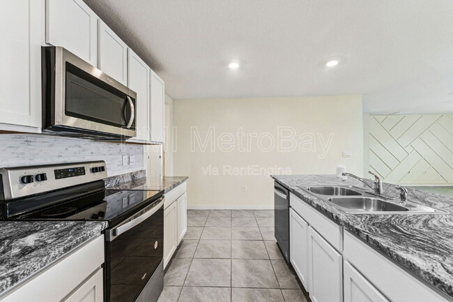 Building Photo - 816 Will Scarlett Ave