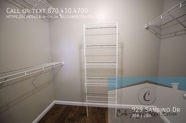 Building Photo - 929 Sandino Dr