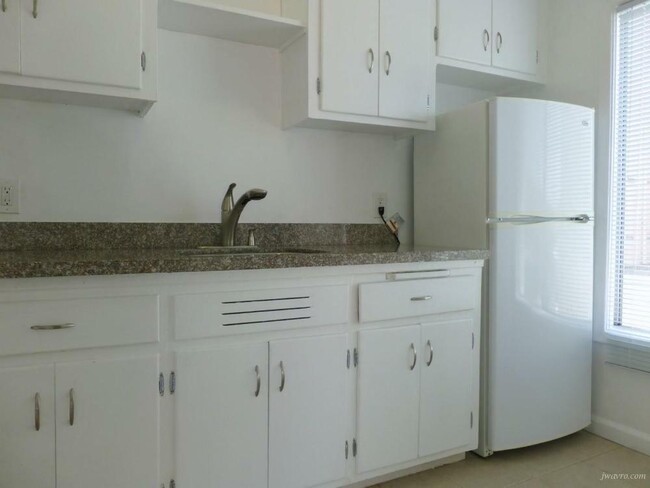 Building Photo - 80 Terra Vista Ave