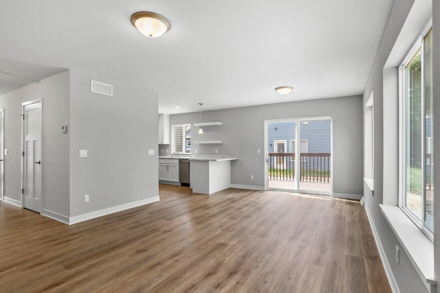 Living Dining - 200 Chalet Dr