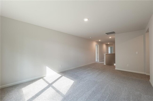 Building Photo - 117 Landsdowne Way SE