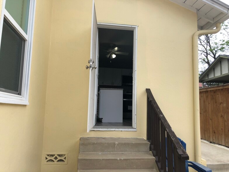 Building Photo - 136 W Ridgewood Ct