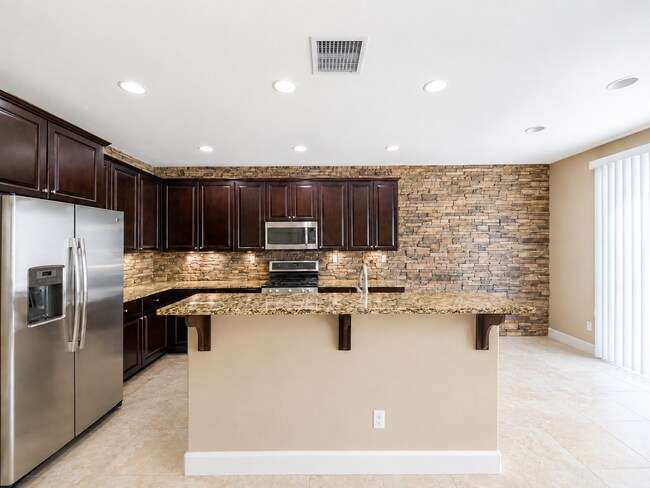 Building Photo - 10680 Washington Park Dr