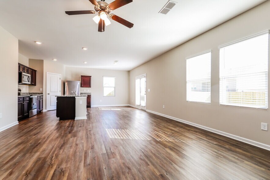 Building Photo - 3770 Place Dr